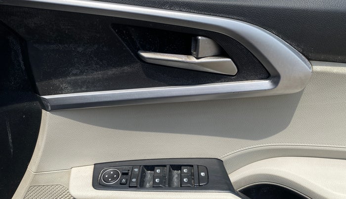 2022 KIA CARENS PRESTIGE PLUS 1.4 PETROL 7 STR, Petrol, Manual, 61,979 km, Driver Side Door Panels Control