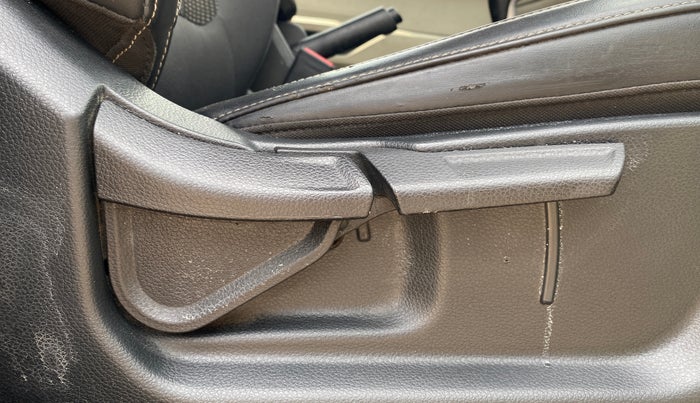 2022 KIA CARENS PRESTIGE PLUS 1.4 PETROL 7 STR, Petrol, Manual, 61,979 km, Driver Side Adjustment Panel