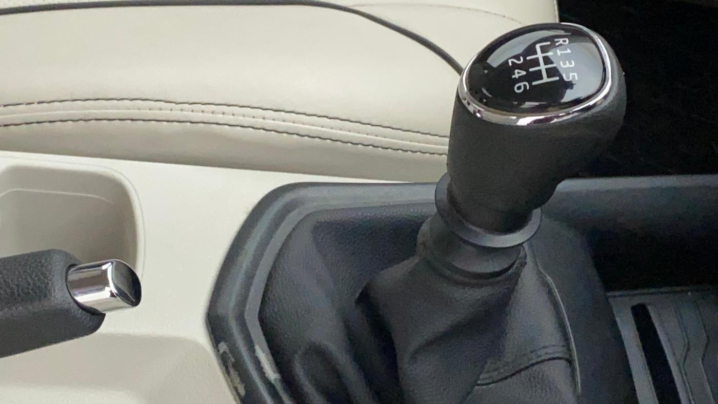 2022 Mahindra XUV300 W6 1.2 PETROL, Petrol, Manual, 7,648 km, Gear Lever