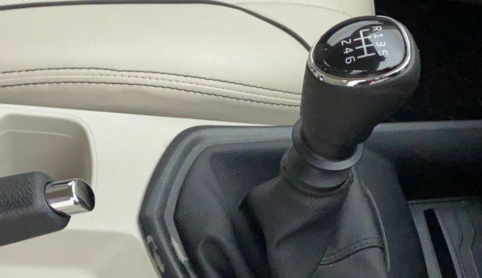 2022 Mahindra XUV300 W6 1.2 PETROL, Petrol, Manual, 7,648 km, Gear Lever