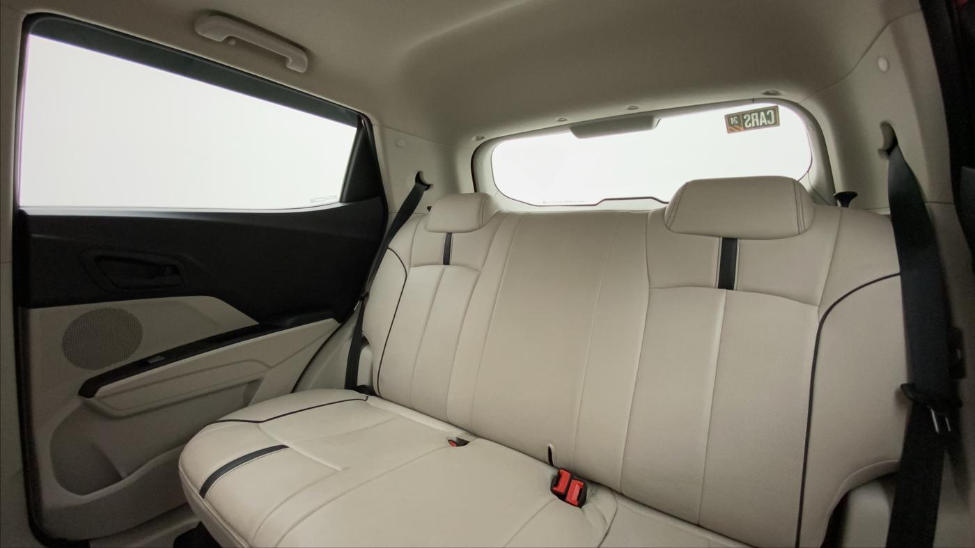 2022 Mahindra XUV300 W6 1.2 PETROL, Petrol, Manual, 7,648 km, Right Side Rear Door Cabin
