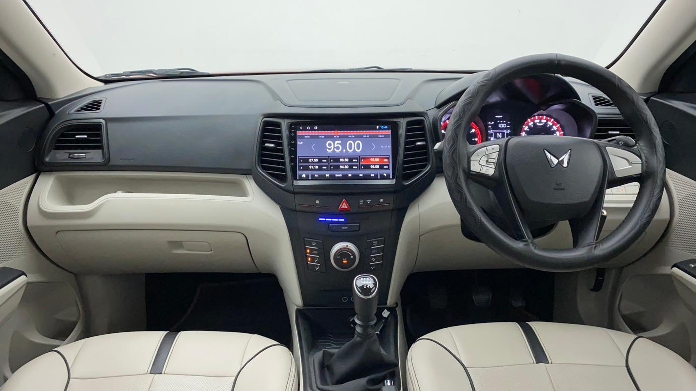 2022 Mahindra XUV300 W6 1.2 PETROL, Petrol, Manual, 7,648 km, Dashboard