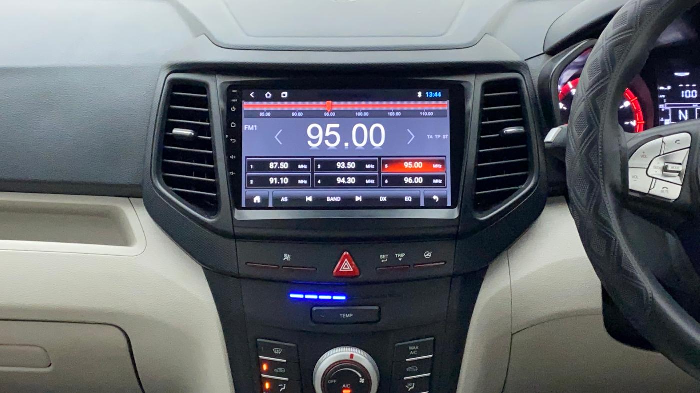 2022 Mahindra XUV300 W6 1.2 PETROL, Petrol, Manual, 7,648 km, Air Conditioner