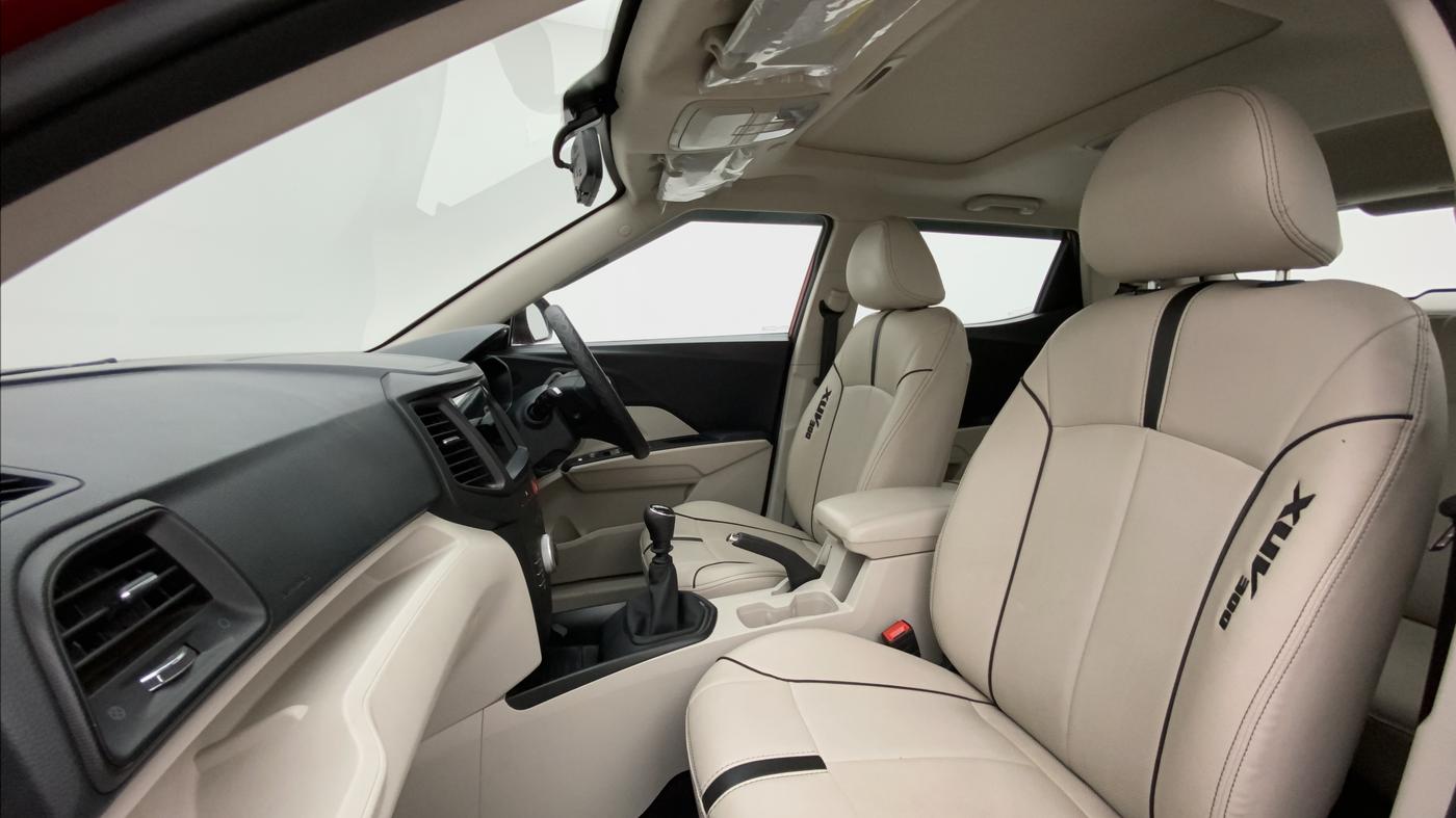 2022 Mahindra XUV300 W6 1.2 PETROL, Petrol, Manual, 7,648 km, Right Side Front Door Cabin
