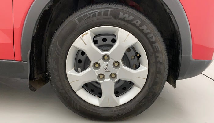 2022 Mahindra XUV300 W6 1.2 PETROL, Petrol, Manual, 7,648 km, Right Front Wheel