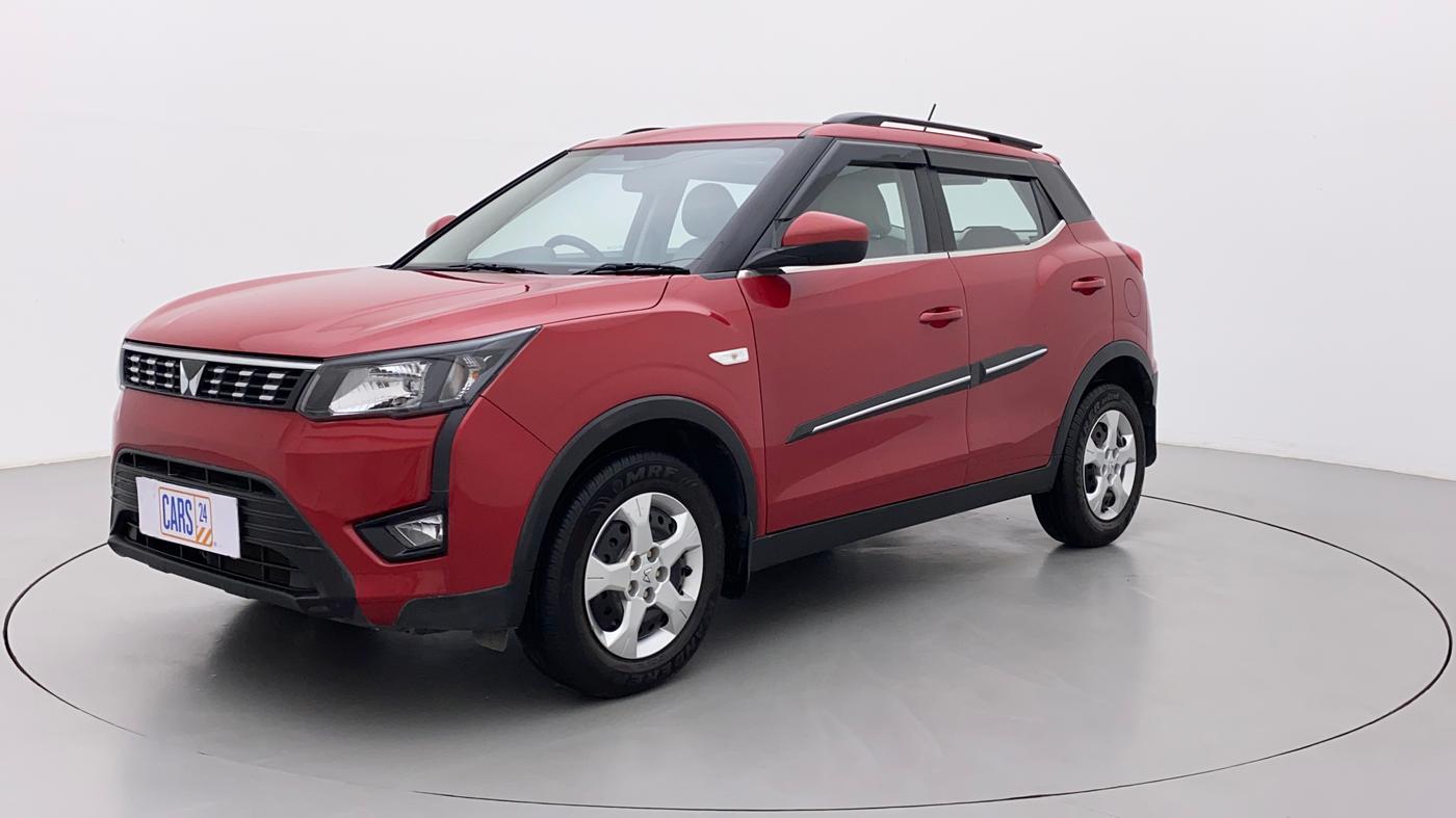 2022 Mahindra XUV300 W6 1.2 PETROL, Petrol, Manual, 7,648 km, Left Front Diagonal