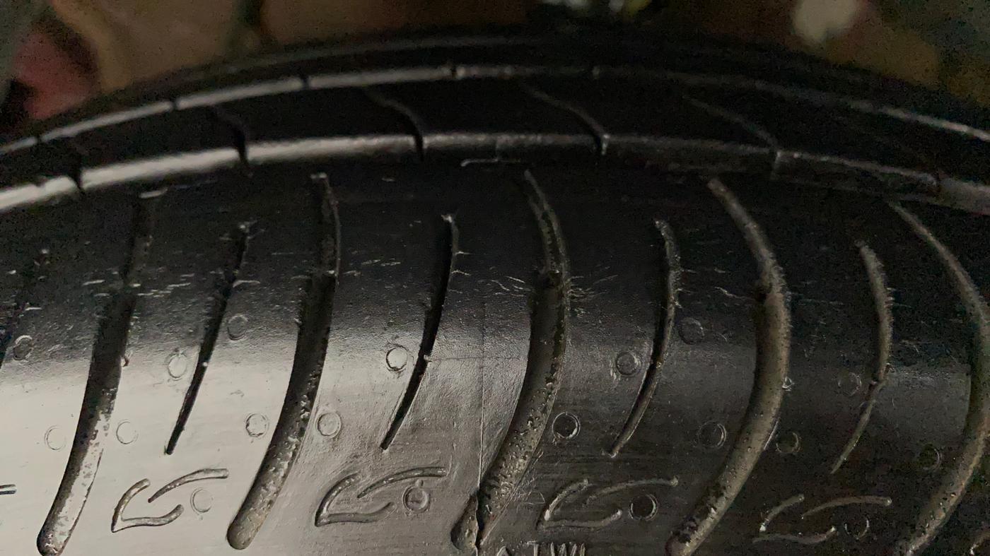 2022 Mahindra XUV300 W6 1.2 PETROL, Petrol, Manual, 7,648 km, Left Front Tyre Tread