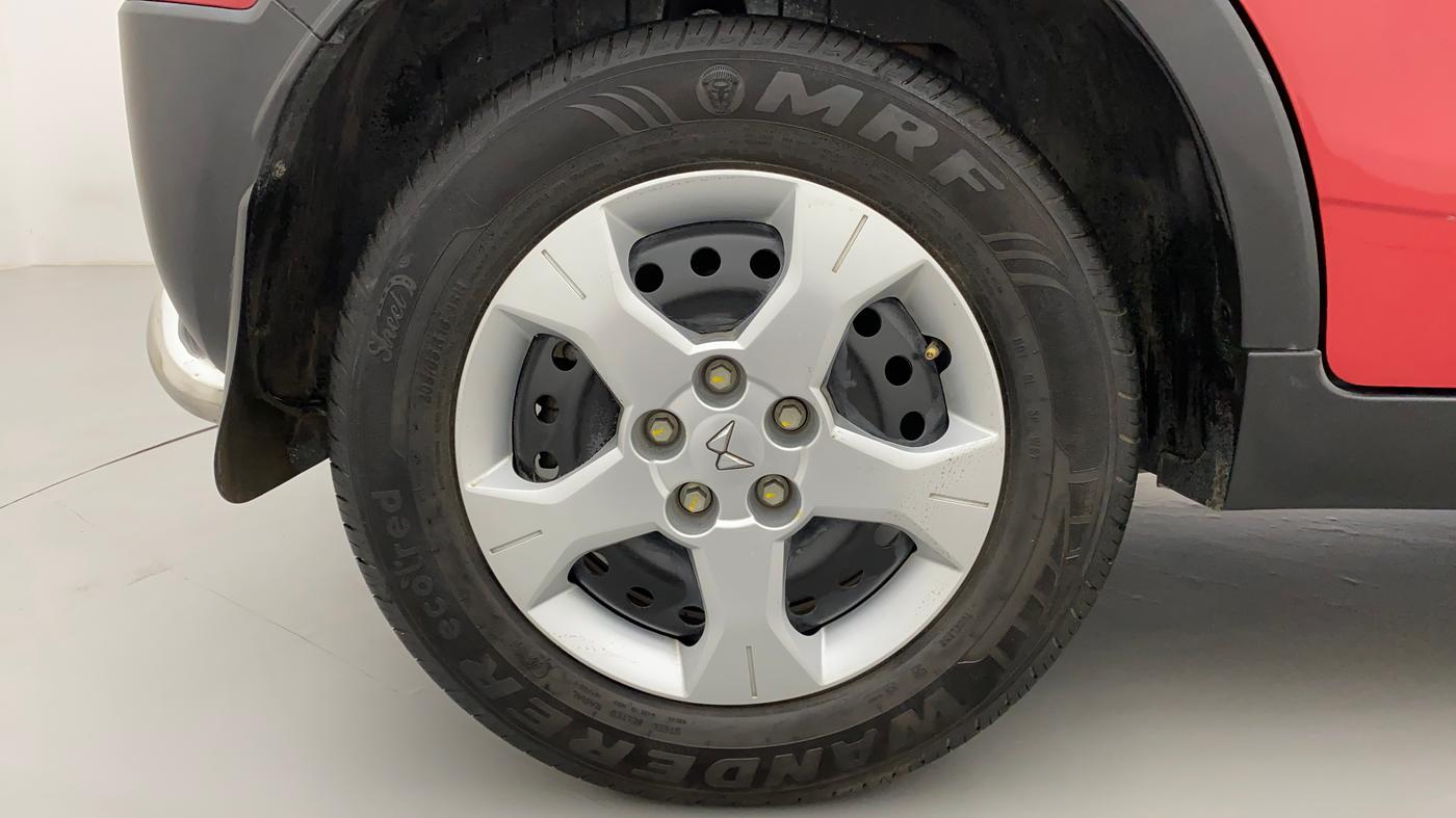 2022 Mahindra XUV300 W6 1.2 PETROL, Petrol, Manual, 7,648 km, Right Rear Wheel