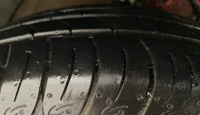 2022 Mahindra XUV300 W6 1.2 PETROL, Petrol, Manual, 7,648 km, Right Front Tyre Tread