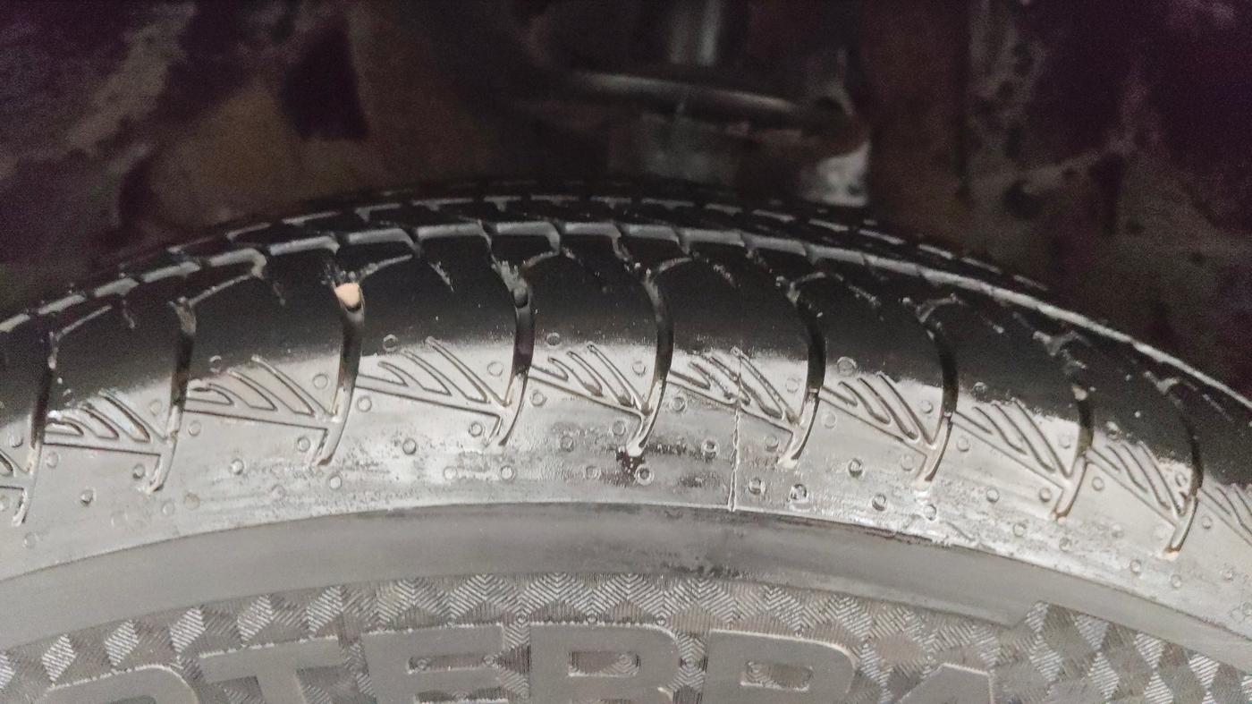 2023 Maruti Grand Vitara ALPHA PLUS HYBRID ECVT, Hybrid, Automatic, 12,595 km, Left Front Tyre Tread