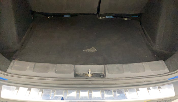 2017 Tata NEXON XZ PLUS DIESEL, Diesel, Manual, 31,067 km, Dicky (Boot door) - Trim lock has minor damage