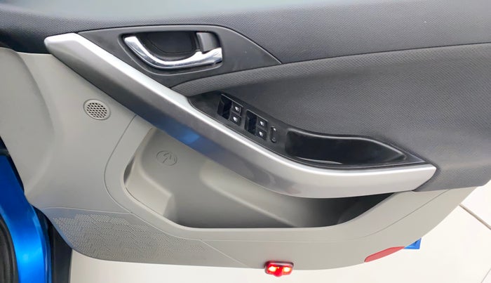 2017 Tata NEXON XZ PLUS DIESEL, Diesel, Manual, 31,067 km, Driver Side Door Panels Control