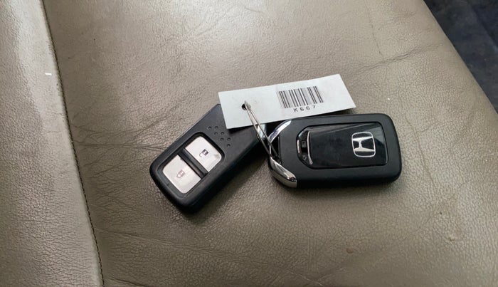 2015 Honda CRV 2.4L 4WD AVN AT, Petrol, Automatic, 1,03,278 km, Key Close Up