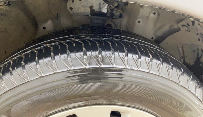 2015 Honda CRV 2.4L 4WD AVN AT, Petrol, Automatic, 1,03,278 km, Right Front Tyre Tread