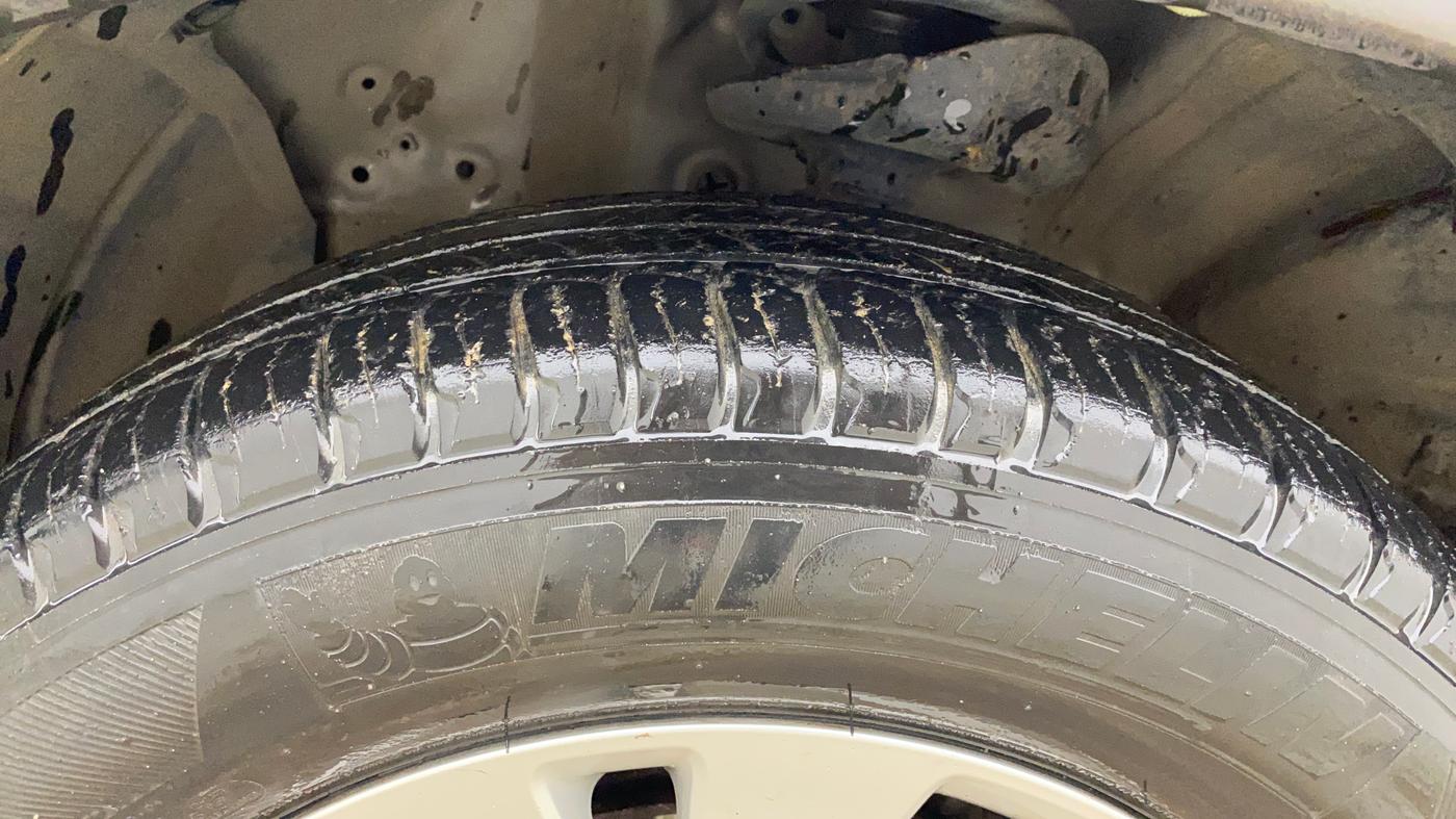 2015 Honda CRV 2.4L 4WD AVN AT, Petrol, Automatic, 1,03,278 km, Left Front Tyre Tread