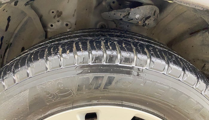 2015 Honda CRV 2.4L 4WD AVN AT, Petrol, Automatic, 1,03,278 km, Left Front Tyre Tread