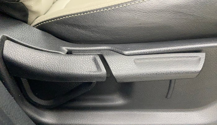 2022 KIA SONET HTX ANNIVERSARY EDITION 1.5, Diesel, Manual, 64,516 km, Driver Side Adjustment Panel