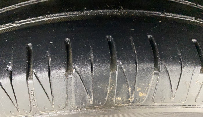 2022 KIA SONET HTX ANNIVERSARY EDITION 1.5, Diesel, Manual, 64,516 km, Right Front Tyre Tread