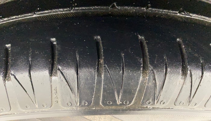 2022 KIA SONET HTX ANNIVERSARY EDITION 1.5, Diesel, Manual, 64,516 km, Left Front Tyre Tread