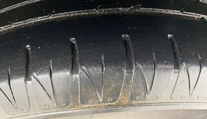 2022 KIA SONET HTX ANNIVERSARY EDITION 1.5, Diesel, Manual, 64,516 km, Left Rear Tyre Tread