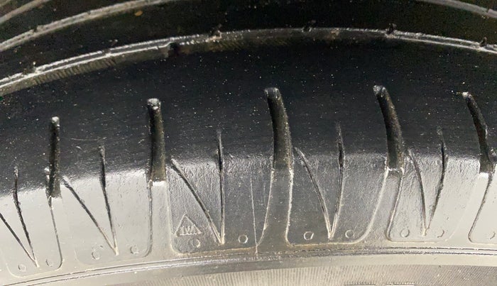 2022 KIA SONET HTX ANNIVERSARY EDITION 1.5, Diesel, Manual, 64,516 km, Right Rear Tyre Tread