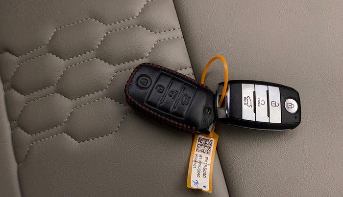 2022 KIA SONET HTX ANNIVERSARY EDITION 1.5, Diesel, Manual, 64,516 km, Key Close Up