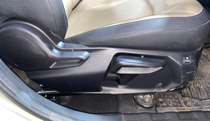 2022 Tata NEXON XZA PLUS (PREMIUM) KAZIRANGA PETROL, Petrol, Automatic, 7,002 km, Driver Side Adjustment Panel