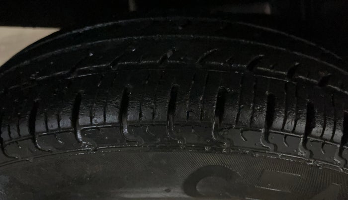 2019 Renault Kwid RXT 1.0 AMT (O), Petrol, Automatic, 47,998 km, Right Rear Tyre Tread