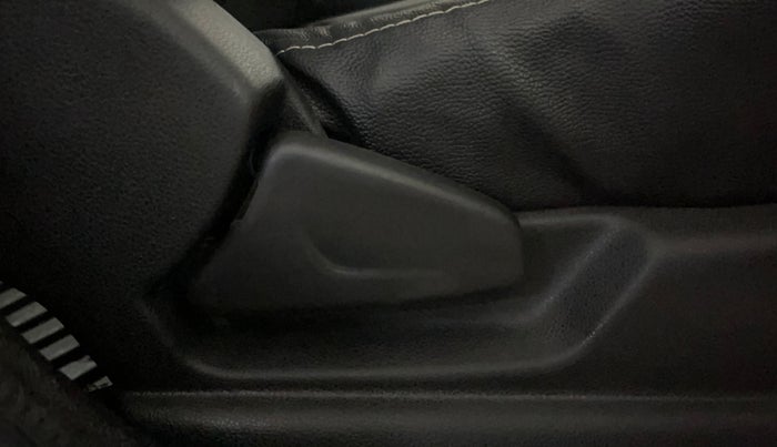 2019 Renault Kwid RXT 1.0 AMT (O), Petrol, Automatic, 47,998 km, Driver Side Adjustment Panel
