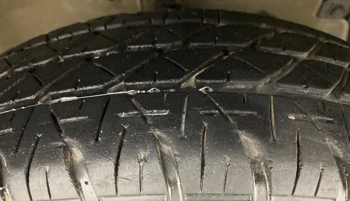 2014 Maruti Swift VXI D, Petrol, Manual, 23,153 km, Right Front Tyre Tread