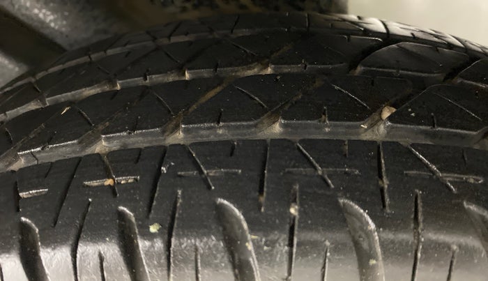 2014 Maruti Swift VXI D, Petrol, Manual, 23,153 km, Left Rear Tyre Tread