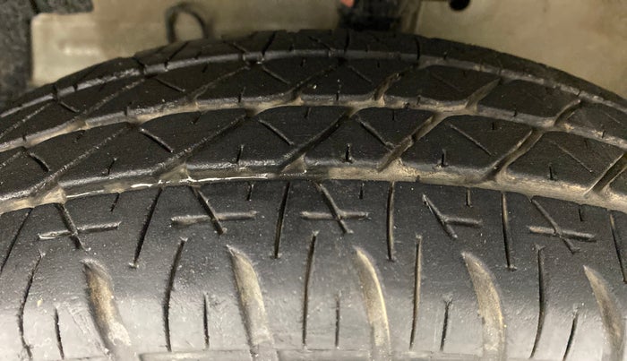 2014 Maruti Swift VXI D, Petrol, Manual, 23,153 km, Left Front Tyre Tread