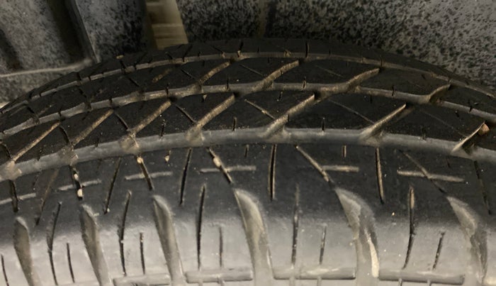 2014 Maruti Swift VXI D, Petrol, Manual, 23,153 km, Right Rear Tyre Tread