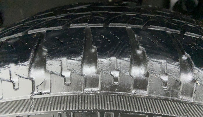 2015 Renault Duster RXZ 110 4WD, Diesel, Manual, 70,862 km, Left Rear Tyre Tread