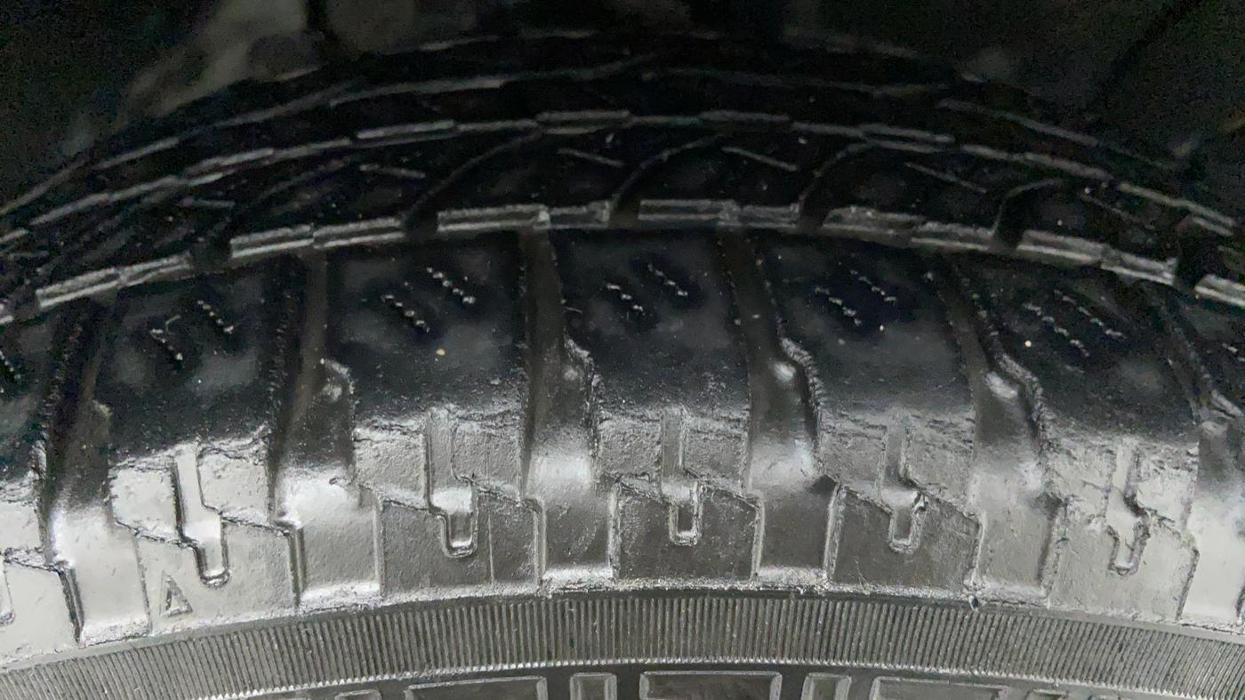 2015 Renault Duster RXZ 110 4WD, Diesel, Manual, 70,862 km, Right Front Tyre Tread