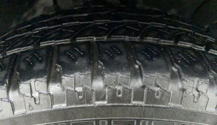 2015 Renault Duster RXZ 110 4WD, Diesel, Manual, 70,862 km, Right Front Tyre Tread