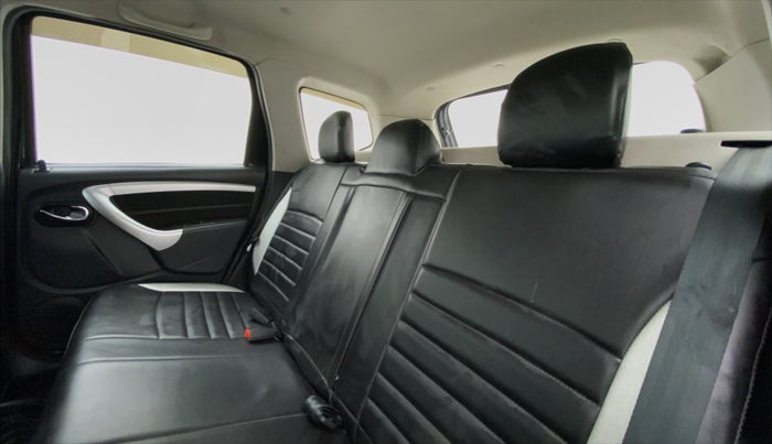 2015 Renault Duster RXZ 110 4WD, Diesel, Manual, 70,862 km, Right Side Rear Door Cabin