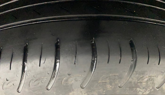 2023 KIA CARENS PRESTIGE PLUS 1.5 PETROL IMT 7 STR, Petrol, Manual, 18,039 km, Left Rear Tyre Tread