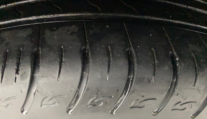 2023 KIA CARENS PRESTIGE PLUS 1.5 PETROL IMT 7 STR, Petrol, Manual, 18,039 km, Right Front Tyre Tread