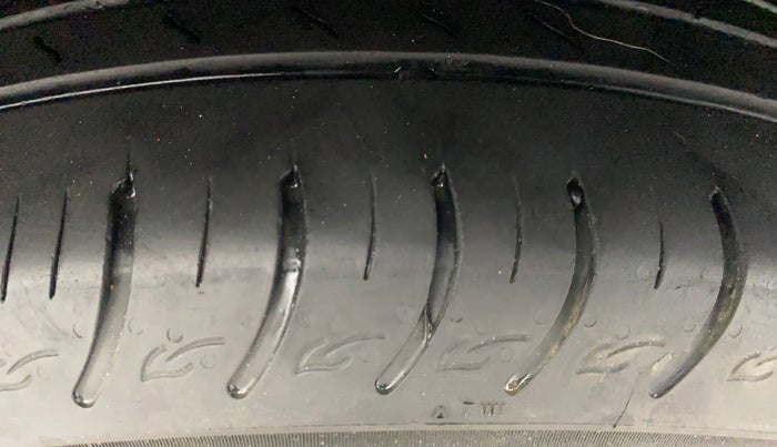 2023 KIA CARENS PRESTIGE PLUS 1.5 PETROL IMT 7 STR, Petrol, Manual, 18,039 km, Right Rear Tyre Tread