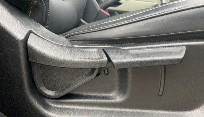 2023 KIA CARENS PRESTIGE PLUS 1.5 PETROL IMT 7 STR, Petrol, Manual, 18,039 km, Driver Side Adjustment Panel