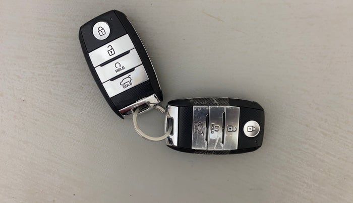 2023 KIA CARENS PRESTIGE PLUS 1.5 PETROL IMT 7 STR, Petrol, Manual, 18,039 km, Key Close Up