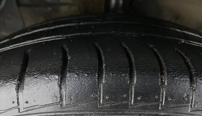 2019 Hyundai NEW SANTRO 1.1 SPORTZ MT CNG, CNG, Manual, 34,296 km, Left Front Tyre Tread