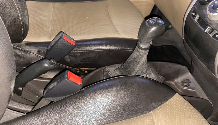 2016 Hyundai Eon ERA +, Petrol, Manual, 17,122 km, Gear Lever