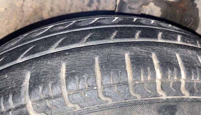 2016 Hyundai Eon ERA +, Petrol, Manual, 17,122 km, Right Front Tyre Tread