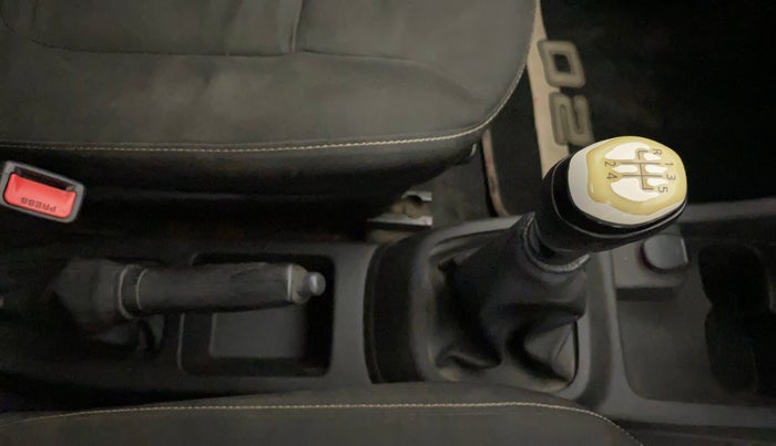 2017 Renault Kwid RXL 0.8 02 Anniversary Edition, Petrol, Manual, 72,573 km, Gear Lever