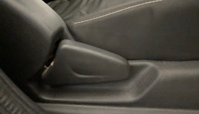 2017 Renault Kwid RXL 0.8 02 Anniversary Edition, Petrol, Manual, 72,573 km, Driver Side Adjustment Panel