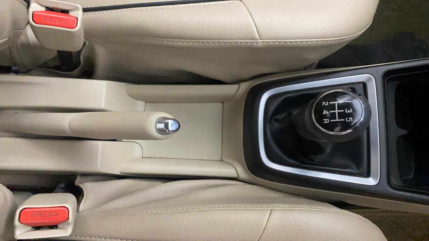 2017 Maruti Dzire VXI, Petrol, Manual, 34,400 km, Gear Lever