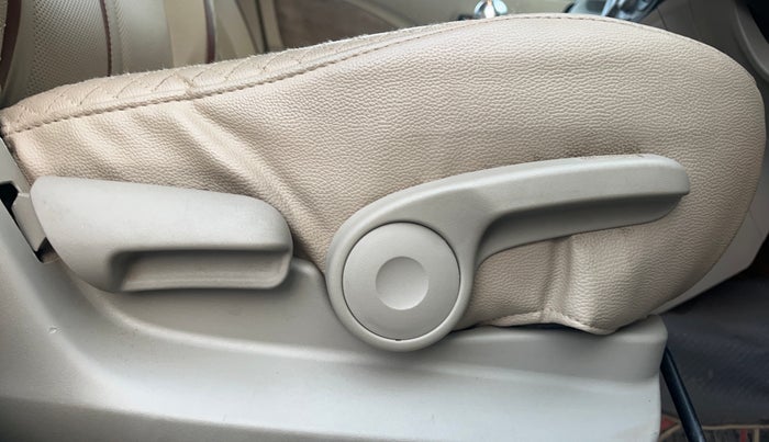 2017 Maruti Celerio ZXI (O), Petrol, Manual, 74,883 km, Driver Side Adjustment Panel