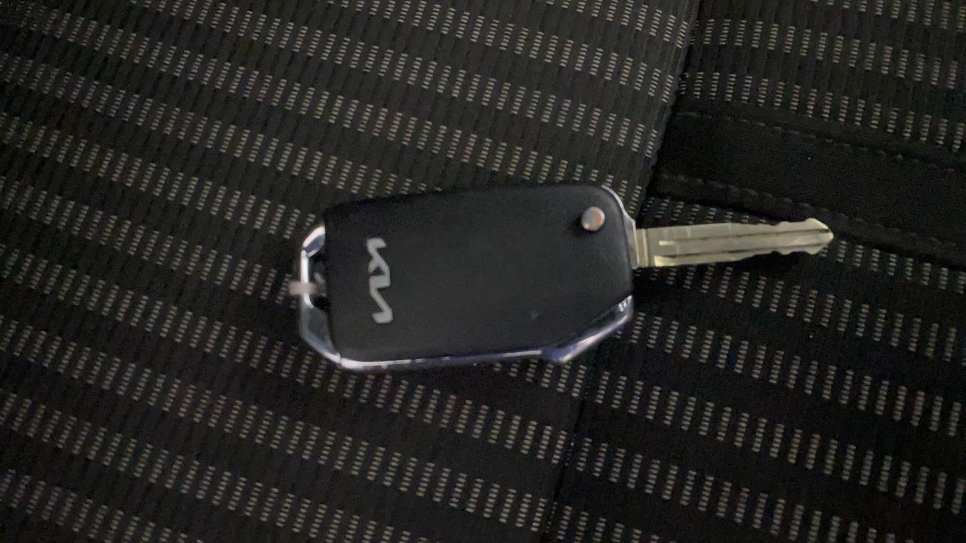 2024 KIA CARENS PRESTIGE 1.5 PETROL 7 STR, Petrol, Manual, 32,544 km, Key Close Up
